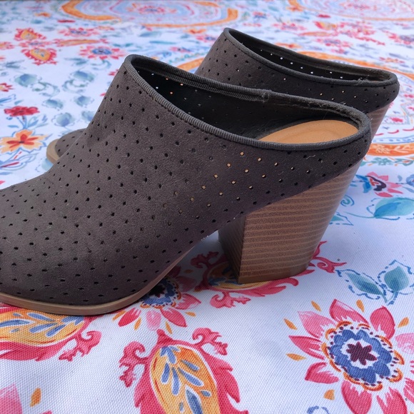QUPID SLIP ON MULES - Picture 4 of 6
